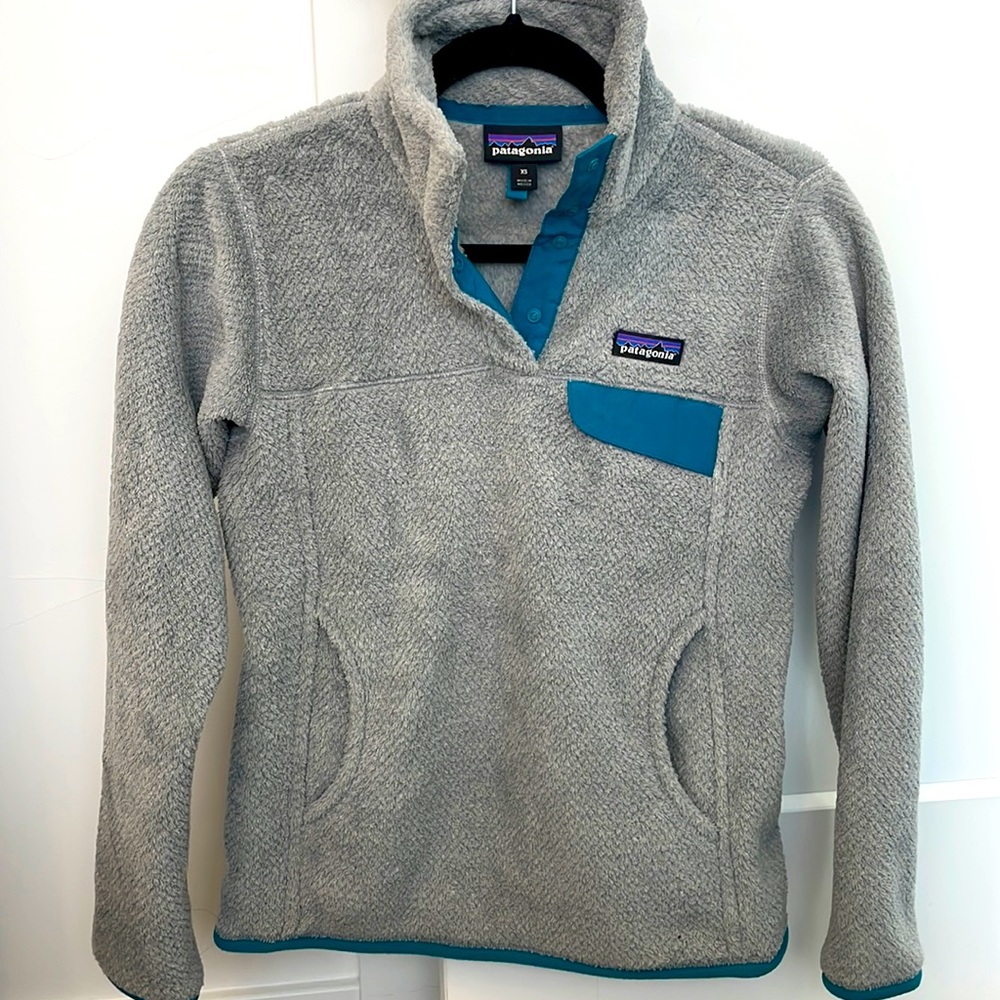 Grey and teal Patagonia pull over fleece
